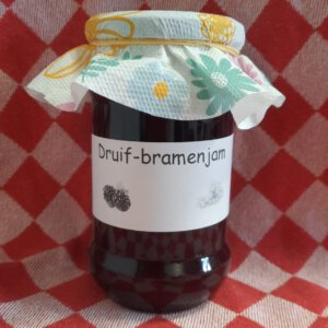 Druif-bramenjam (half gezoet)