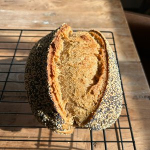 Zuurdesem Tarwe Wit met zaden (ongesneden)